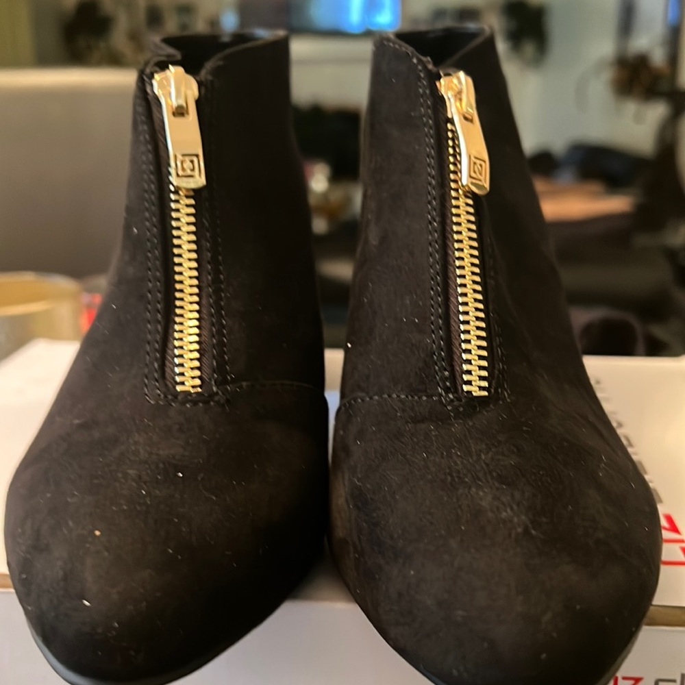 Liz Claiborne booties size 8 black